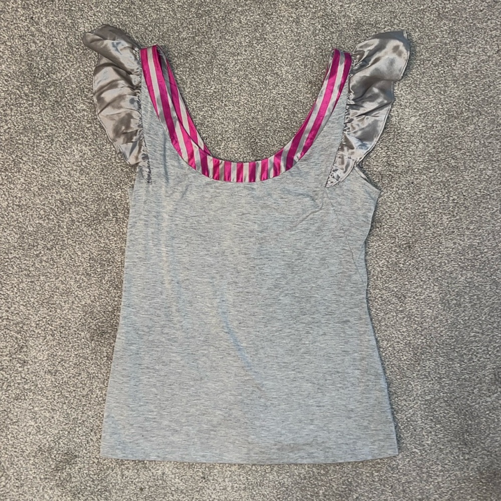Stretchy gray/pink stripe ruffle sleeve top with back bow design 🎀